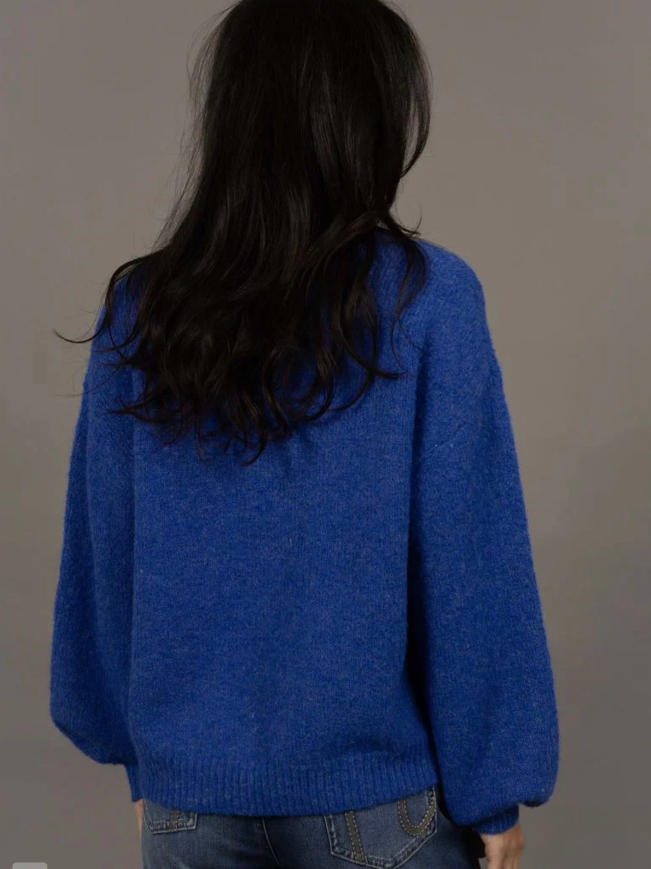 Humidity Lifestyle Nouveau V neck