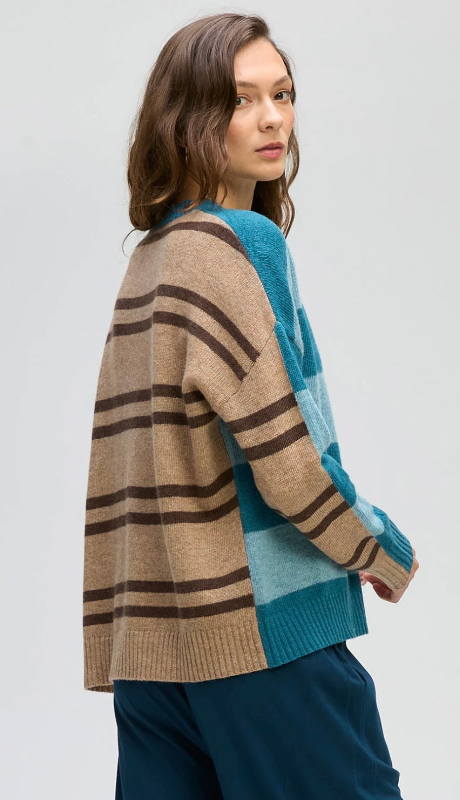 Groove stripe crew jumper LC8186