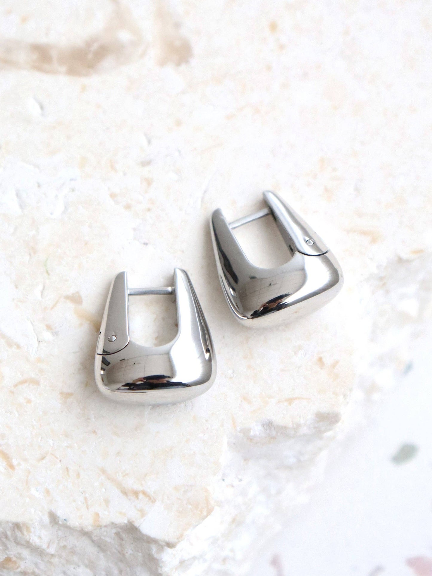 L&S Capri Everyday Hoop Earrings in Silver