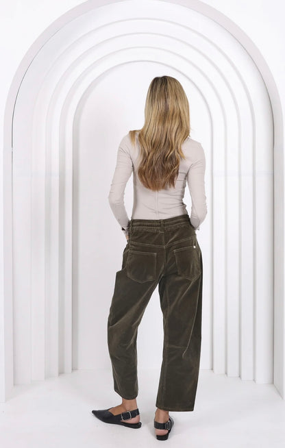 Leo barrel cord jeans Forrest Moss