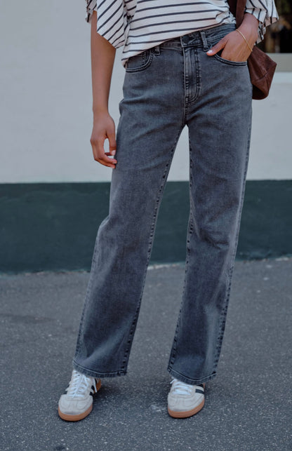 Sydney Straight Leg Jean